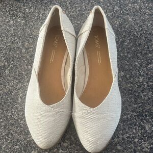 TOMS Women's Elegant Cream Loafers